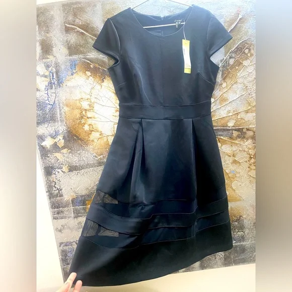 ❌SOLD❌FORMAL BLACK DRESS WITH LACE INSERT DETAILING AT THE BOTTOM! - Picture 1 of 7